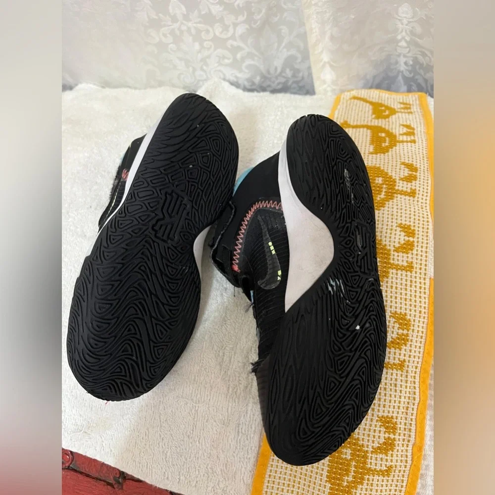 (46) Nike Kids Black and Blue Athletic Shoes 13C